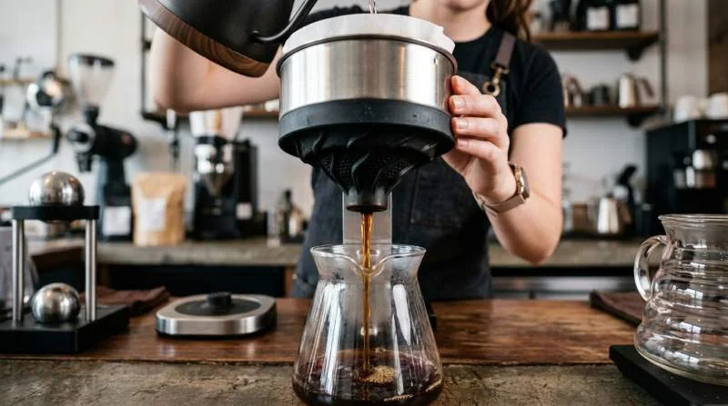 Kaffe rinner genom Aroma Flow under Shelbru June